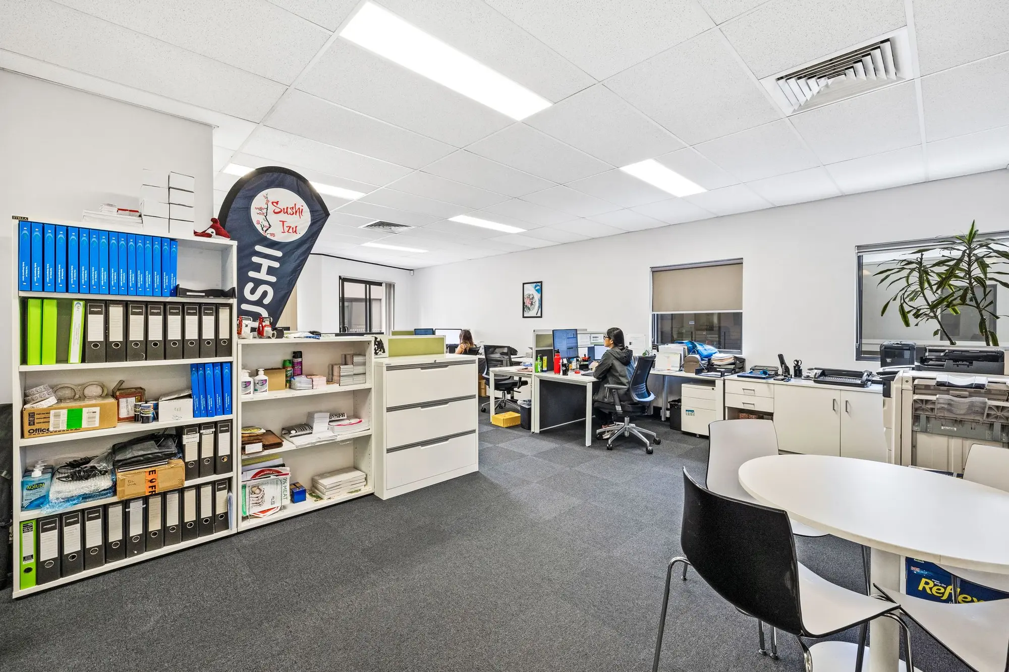 SHOWROOM WITH ASSOCIATED OFFICES SHOWROOM WITH ASSOCIATED OFFICES