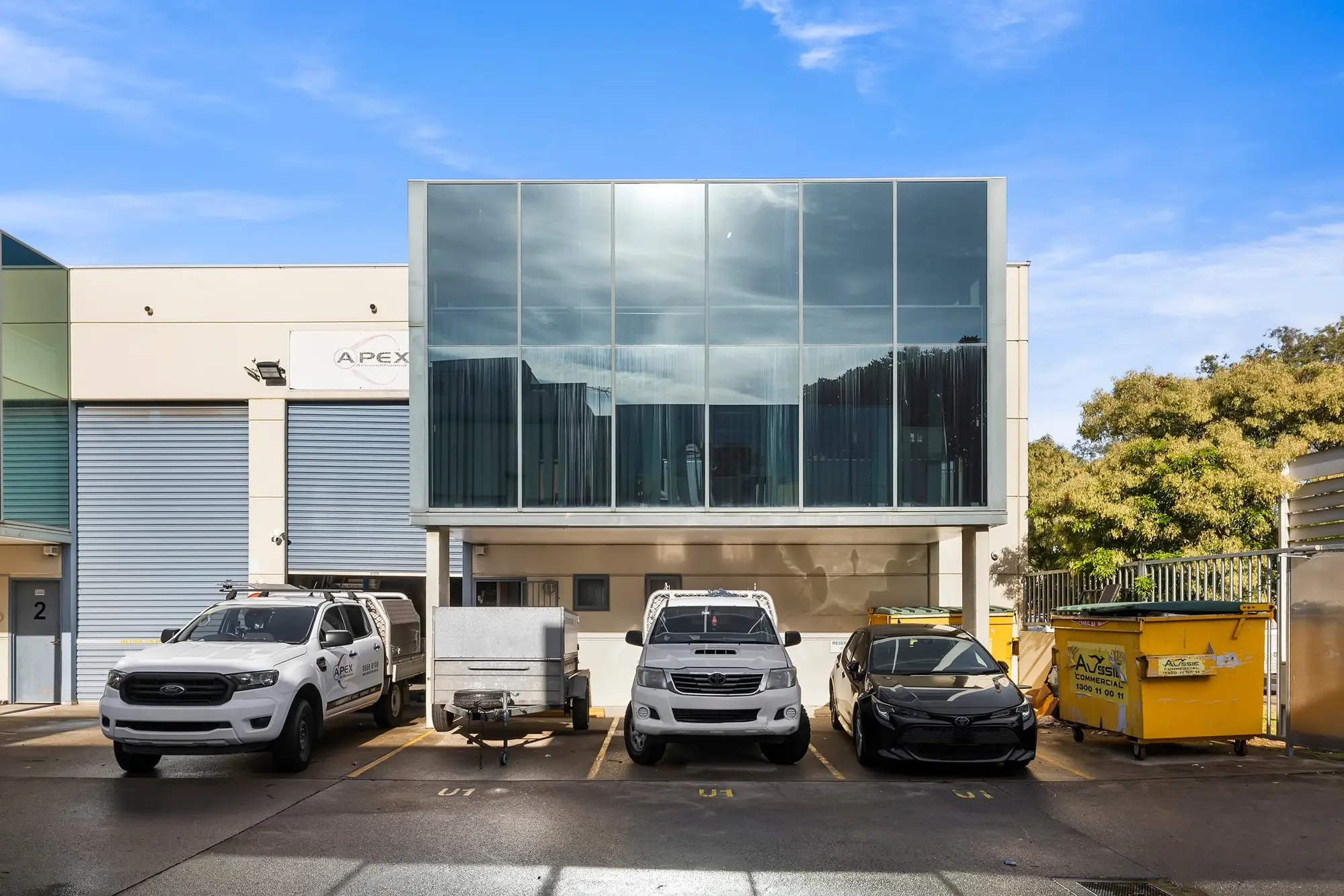 QUALITY SHOWROOM & OFFICES