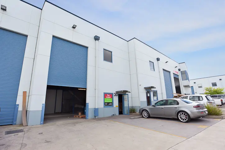 MODERN STYLE HIGH BAY WAREHOUSE